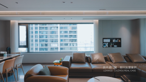 良木道門窗：簡(jiǎn)約時(shí)尚，奢華品質(zhì)，打造都市舒適生活